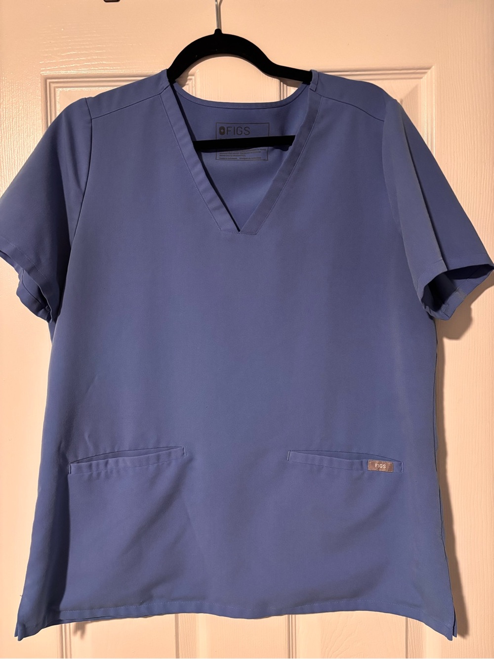 FIGS Women's 3 pocket Casma scrub top